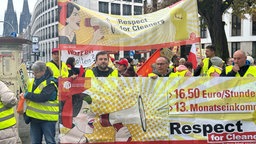 Demonstration von Reinigungskräften in Köln