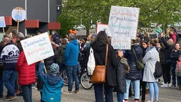 Demo vor Schimmbad in Wesseling