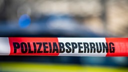 Symbolfoto: Polizeiabsperrband bei einem Einsatz.