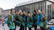 Der Hauptbahnhof ist der Ausgangs- und Anlaufpunkt für viele Jecken.