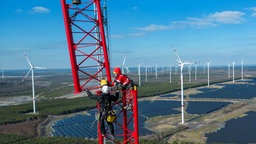 Weltweit höchste Windmessanlage in Jüchen wird aufgebaut