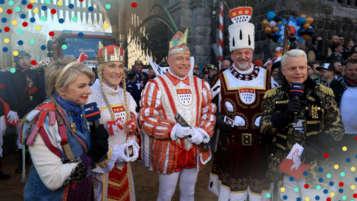 Moderatorin Sabine Heinric, Jungfrau Marlis, Prinz René I., Bauer Michael und Moderator Guido Cantz auf dem Rosenmontagzug in Köln