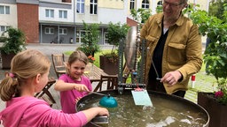 Mit Regenwasser Musik machen