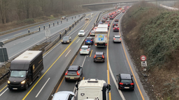 Stau auf der A3 am Kreuz Kaiserberg