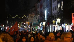 Die Straßen von Essen sind gefüllt mit Menschen, die an der Anti-AfD-Demo teilnehmen