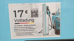 Ein Foto des QR-Codes an der betroffenen Ladesäule