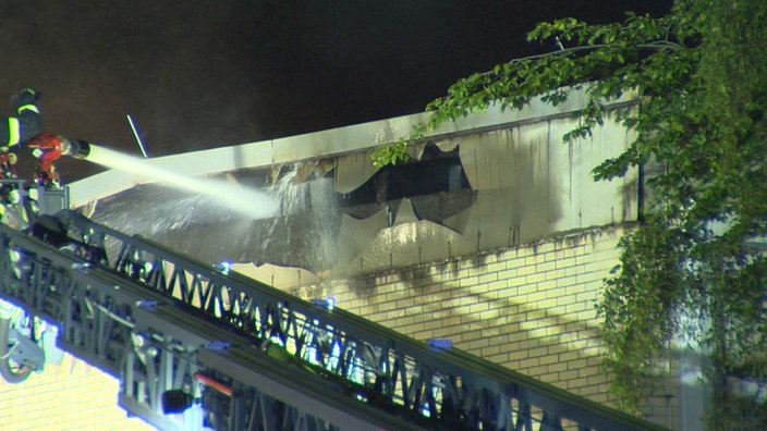 Die Feuerwehr musste in Unna den Brand in einer Grundschule löschen