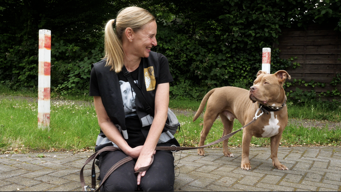 Melanie Neglia und ihr Hund Cess sind Teil der ehenamtlichen Hundestaffel