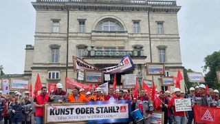 Stahlarbeiter protestieren vor Villa Hügel
