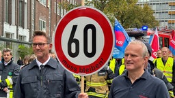 Feuerwehrleute protestieren in Essen