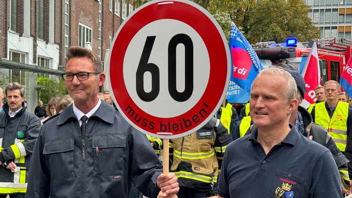 Feuerwehrleute protestieren in Essen