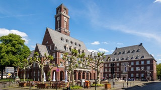 Das Rathaus der Stadt Bottrop von außen. 