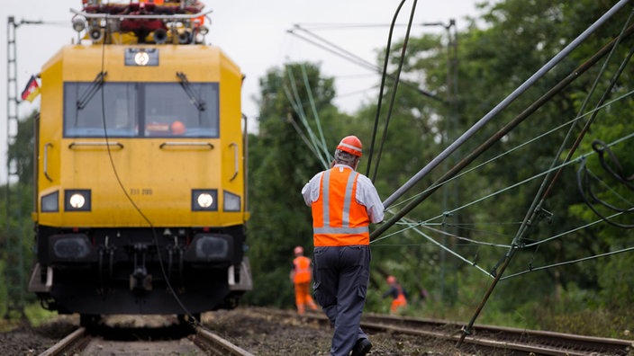 Kaputte Oberleitungen nach dem Sturm