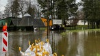 Die Feuerwehr hat zwei Wohnobjekte in Schermbeck-Gahlen evakuiert: einen landwirtschaftlichen Hof und eine evangelische Jugendeinrichtung.