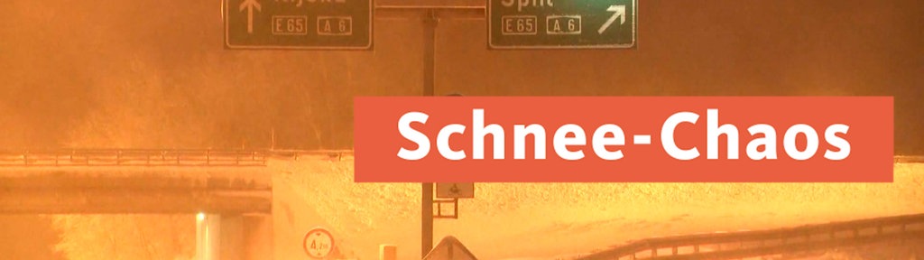 Zugeschneite Autobahn darüber der Text: Schnee Chaos