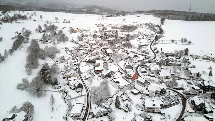 Blick über über den verschneiten Ort Siegen-Oberschelden