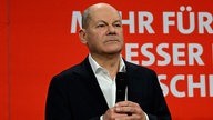 Olaf Scholz auf der Bühne bei der SPD-Wahlveranstaltung