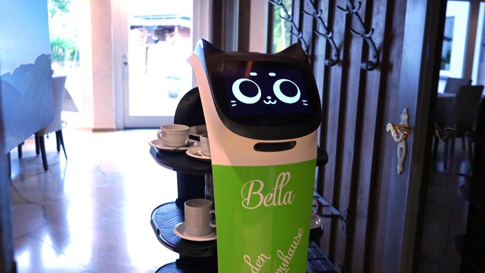 Serviceroboter Bella in einem Hotel im Sauerland