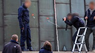 Am Kuppeldach der von der jüdischen Gemeinde Essen genutzten Synagoge sind der Polizei am Samstag ältere Beschädigungen aufgefallen, «bei denen es sich möglicherweise um Einschusslöcher handeln könnte»