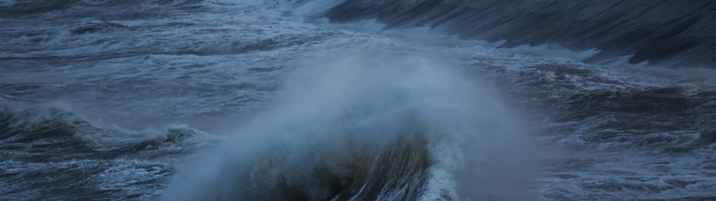 Sturm Éowyn treibt die Wellen gegen die Promenade von Blackpool