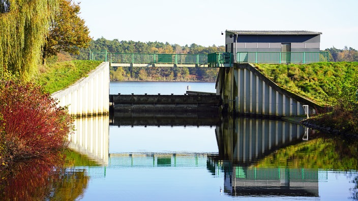 Talsperre Hullern staut die Stever im nordrhein-westfälischen Haltern am See