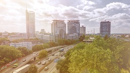 Aufnahme der Skyline von Essen bei sonnigem Wetter