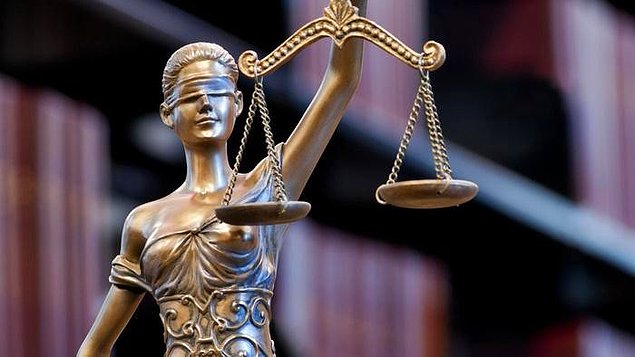 Justitia, Göttin der Gerechtigkeit mit der Waage in der Hand