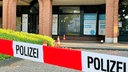 Einschusslöcher in Uhrengeschäft in Köln Niehl