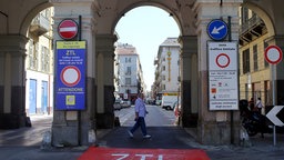 Blick auf die Umweltone ZTL (Zona Traffico Limitato) in der Innenstadt in Turin