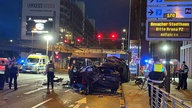 In Köln-Deutz, in der Nähe der Lanxess-Arena, kollidieren mehrere Autos