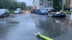 Geflutete Straßen und Feuerwehr in Tinenkamp in Gelsenkirchen