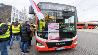 Streikende der Gewerkschaft Verdi in Bonn Friesdorf 