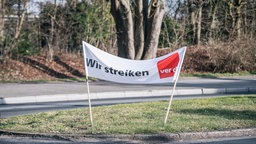 Banner für den Verdi-Streik im öffentlichen Nahverkehr