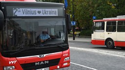 Bus mit der Aufschrift "Vilnius (Herz) Ukraina"
