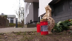 Kerzen vor einem Wohnhaus in Voerde