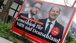 Wahlplakat der SPD mit Kutschaty und Scholz. Mit dem Spruch "Gemeinsam für NRW und Deutschland"