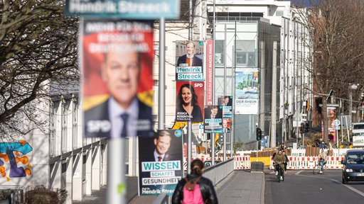 Wahlplakate zur Bundestagswahl 2025 in Bonn