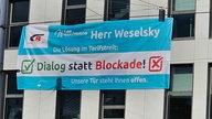 Banner zeigt "Willkommen Herr Weselsky: Dialog statt Blockade"