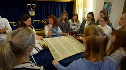 Eine Führung mit Anna Rybak in der Synagoge in Münster