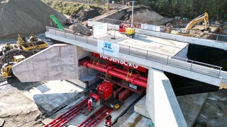 Hier ist die Brückenbaustelle zu sehen