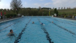 Freibad-Saison beginnt im Münsterland: Sprung ins warme Wasser