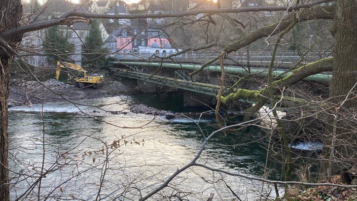 Die gesperrte Lennebrücke. 