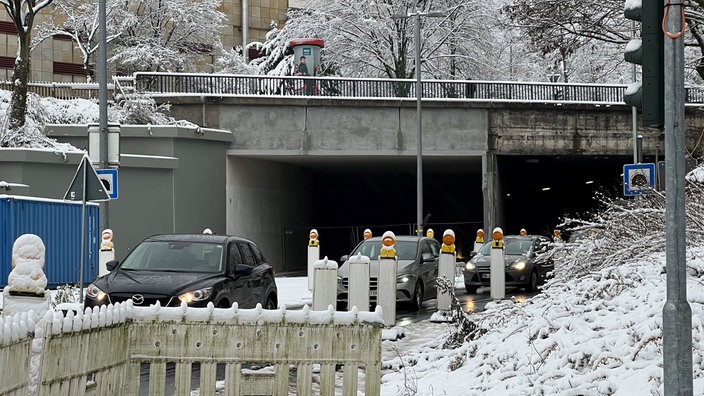 Im Tunnel in Lüdenscheid staut es sich aufgrund des Wetters