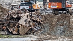 Aufräumarbeiten nach der Sprengung der Rahmedetalbrücke 