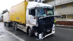 Beschädigter LKW, der in ein Wohnhaus raste