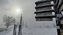 Verschneites Schild vom Winterberg