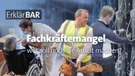 Links Pflegerin mit Patientin im Rollstuhl, im Vordergrund Bauarbeiter mit einer Schippe und echts ein Techniker an Rechnern Text: ErklärBAR: Fachkräftemangel- wer soll noch die Arbeit machen?