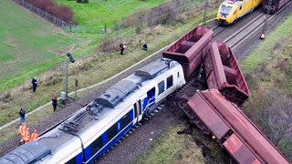 Luftaufnahme der Unfallstelle nach dem Zugunglück