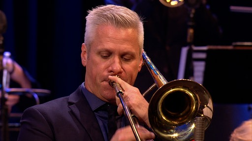 Marshall Gilkes spielt mit der WDR Big Band