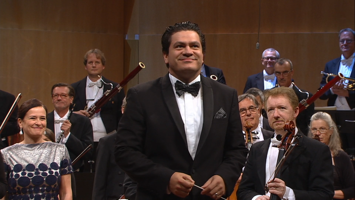 Chefdirigent Cristian Măcelaru in der Kölner Philharmonie